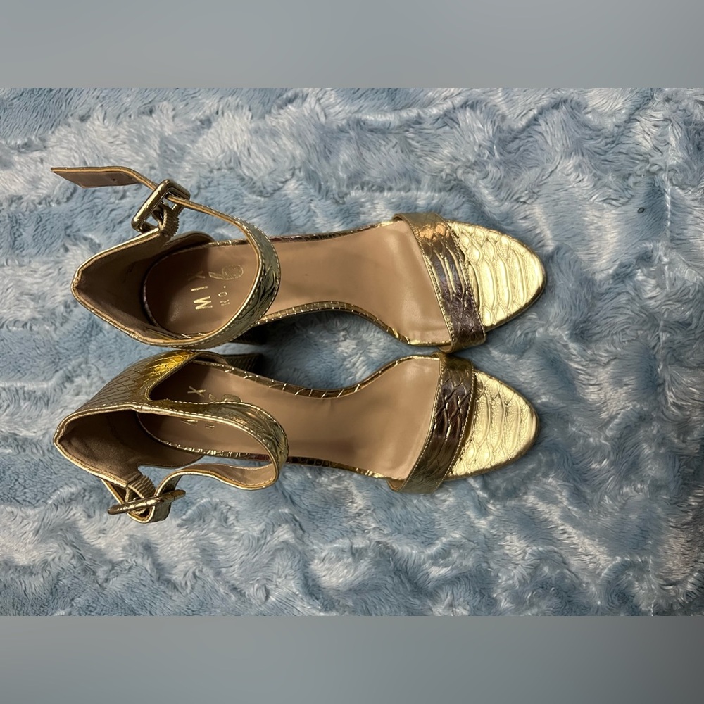 Mix no 6 gold heels size 8m